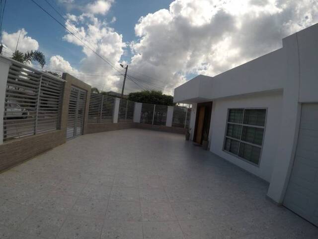 #1242 - Casa para Venta en Montería - COR - 2