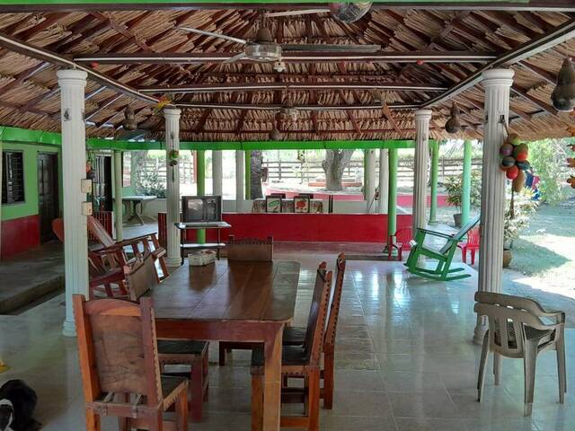 #1527 - CasaFinca para Venta en Montería - COR - 2
