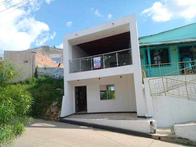 #9117 - Casa para Venta en Planeta Rica - COR - 1