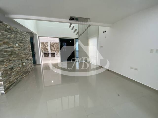 #9328 - Casa para Alquiler en Montería - COR - 2