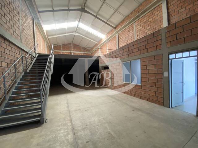 #748 - Bodegas para Venta en Montería - COR - 2